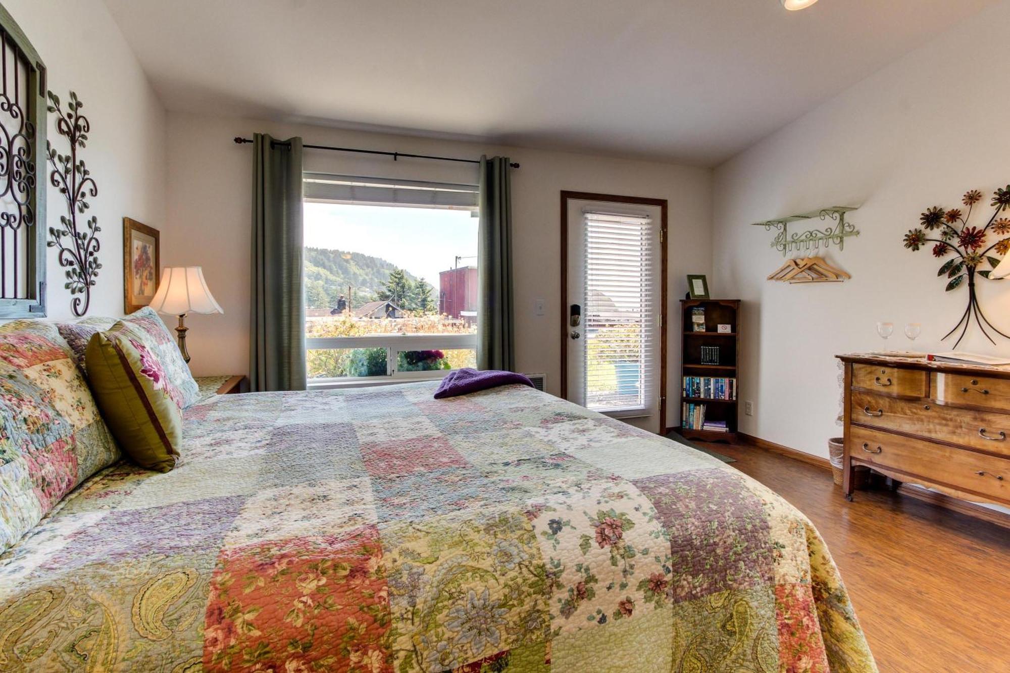 Ocean Cove Inn Yachats Bilik gambar